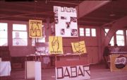 De stand van de Dabarbeweging op de bondsdag van de Hervormd-Gereformeerde Jeugdbond (HGJB) in 1965. beeld collectie Fred van Lieburg