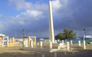 Op de boulevard van Kralendijk staat een monument voor de Bonairiaanse oorlogsslachtoffers. beeld Marius Bremmer