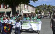 Leden van de Franse kerk Unepref in Anduze liepen in 2016 een „broederlijke tocht” tegen klimaatverandering.  beeld RD