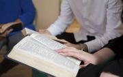 „Expliciete aandacht voor de invloed van cultuur op kerken en lezers werkt corrigerend op methoden van Bijbeluitleg die de neiging hebben het gelijk te bevestigen.” beeld iStock