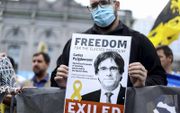 Demonstratie van aanhangers van de Catalaanse leider Carles Puigdemont vrijdag in Brussel. Ze uitten hun onvrede over diens arrestatie op Sardinië. beeld AFP, Kenzo Tribouillard