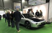 De Lightyear, een volledig elektrische auto van een Nederlandse start-up, trok veel bekijks. beeld RD