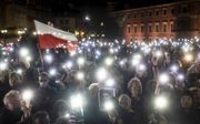 Tienduizenden Polen gingen zaterdag de straat op. De aanleiding was het overlijden van een 30-jarige Poolse vrouw. beeld AFP, Wojtek Radwanski