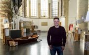 Paul Koedijk wil met de expositie in de Geertruidskerk verhalen vertellen over de Sint-Elisabethsvloed die dreigen te worden vergeten. beeld Edwin van Poelgeest