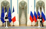 De Franse president Emmanuel Macron en de Duitse bondskanselier Olaf Scholz brachten beiden een bezoek aan zowel Kiev als Moskou. Foto: Macron in Moskou. beeld AFP, Thibault Camus