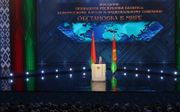 De Wit-Russische president Aleksandr Loekasjenko spreekt de volksvergadering toe. beeld EPA