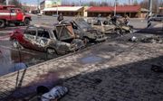 Verwoeste auto's na de Russische raketaanval op een station in Kramatorsk, een stad in het oosten van Oekraïne. Bij de aanval kwamen tientallen burgers om het leven. beeld AFP, Fadel Senna