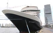 Het nieuwe vlaggenschip van de Holland America Line, de Rotterdam VII, in de haven van Rotterdam. beeld Riekelt Pasterkamp