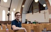 Jurek Woller, die opgroeide in een niet-kerkelijk gezin, is voorganger van de gemeente Noorderlicht in Rotterdam, die samenkomt in de Oranjekerk. beeld RD, Anton Dommerholt