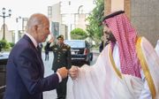 President Joe Biden (l.) met de Saudische kroonprins Mohammed bin Salman bin Abdulazziz al Saud, 15 juli. beeld EPA, Bandar Aljaloud