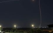 Iron Dome onderschept raketten vanuit de Gazastrook. beeld EPA, ATEF SAFADI
