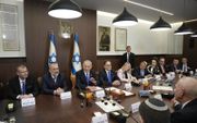Het Israëlische kabinet in vergadering. beeld EPA, Ariel Schalit