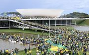 Aanhangers van Bolsonaro bezetten het parlementsgebouw in Brasilia. beeld AFP, EVARISTO SA