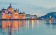 „Hongarije heeft volste recht eigen geopolitieke keuzes te maken.” Foto: parlementsgebouw aan de oever van de Donau. beeld Getty Images