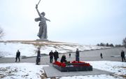 De Russische president Poetin bezocht donderdag in Volgograd, het voormalige Stalingrad, het monument dat herinnert aan de bloedige Slag om Stalingrad, tachtig jaar geleden. Veel Russen zien het monument als hét symbool van de veerkracht van de Russen. beeld AFP, Sputnik