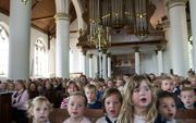 Op gezin, school en kerk rust de taak om kinderen jong de liefde voor het zingen van psalmen bij te brengen. Op de foto leerlingen van de Calvijnschool in Leerdam, 2017. beeld RD, Anton Dommerholt