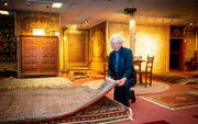 Jaap Vos in zijn zaak in Hendrik-Ido-Ambacht. beeld Cees van der Wal
