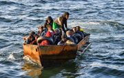 Bootmigranten op de Middellandse Zee nabij Tunesië. beeld AFP