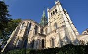 „Het loont de moeite om in de aanloop naar Pinksteren de Catechismus van Genève te beluisteren.” Foto: de Saint-Pierre in Genève, de kerk waarin Calvijn preekte. beeld Wikimedia