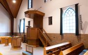 Preekstoel in het kerkgebouw van de Gereformeerde Gemeente in Nederland te De Beek-Uddel. beeld RD, Anton Dommerholt