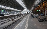 Lege perrons op station Amsterdam Centraal. Door een IT-storing was er geen treinverkeer mogelijk. beeld ANP, Jeroen Jumelet