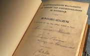 Nelis Klooster ontving in 1908 een trouwbijbel van de reddingsmaatschappij waarvoor hij werkte. beeld KNRM