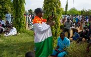 Vrijdaggebed door aanhangers van de junta in Niger. beeld EPA, ISSIFOU DJIBO