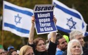 „Een politieke oplossing van het conflict in het Midden-Oosten zal het islamitische antisemitisme niet laten ophouden.” Foto: bijeenkomst in Berlijn om solidariteit met Israël te betuigen. beeld EPA, Clemens Bilan