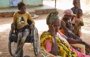 Alles wees er die middag op dat Bana, een jonge gehandicapte vrouw in het binnenland van Guinee-Bissau, uitermate ongewenst was.  beeld Jaco Klamer​