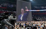 Aanhangers van de Progressieve Servische Partij (SNS) van president Aleksandar Vučić tijdens een verkiezingsbijeenkomst in Belgrado. Bij de laatste verkiezingen haalde de partij 120 van de 250 zetels in het parlement. beeld AFP, Andrej Isakovic
