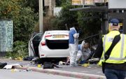 Een van de auto’s die maandag bij de aanslag in de Israëlische plaats Ra’anana werden gebruikt. beeld EPA