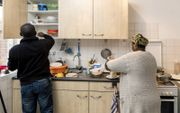 Een echtpaar dat vanuit het buitenland in Nederland komt wonen neemt zijn eigen cultuur met zich mee, met eigen gewoonten, taal en tradities. beeld Sjaak Verboom