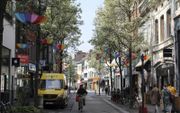 Een zijstraat die bij de Grote Markt van Turnhout uitkomt. beeld RD