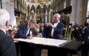 In de Grote Kerk in Dordrecht werd op 29 mei de vierde Nationale Synode gehouden, als afsluiting van de viering 400 jaar Synode van Dordrecht. Tientallen protestantse kerken ondertekenden de Verklaring van Verbondenheid. beeld Dirk Hol
