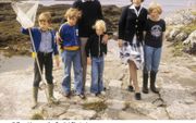 Het gezin van prinses Beatrix vierde in 1978 vakantie in Ierland. De toen 11-jarige Willem-Alexander haalde vooral het nieuws met zijn puberale uitspraak tijdens de fotosessie: „Alle Nederlandse pers opgerot!” beeld ANP, Ruud Hoff