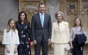 Koning Felipe bouwde de afgelopen vijf jaar veel krediet op. Wensen zijn er onder de bevolking ook: hij zou meer contact met gewone Spanjaarden moeten hebben. Van links naar rechts: kroonprinses Leonor (13 jaar), koningin Letizia (46), koning Felipe VI (5