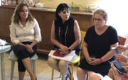 Organisatie Natal verleent psychologische hulp aan slachtoffers van terreur in Israël. Van links naar rechts: Dalia Yosef, Orly Gal en Batia Holin. beeld RD