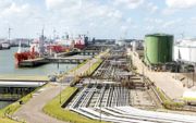 De invloed van een vrijemarkteconomie op de milieuprestaties van een bedrijf hangt af van de moraal van het bedrijf. Foto: Rotterdamse haven. beeld ANP, Jerry Lampen