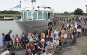 Deelnemers van een bootreis van de ”Voor Elkaar" vakantieweken gaan aan boord van de Prins Willem-Alexander. Jaarlijks organiseert de Hervormde Vrouwenbond diverse vakantiereizen. beeld William Hoogteyling