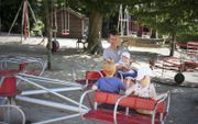 De speeltuin op het Eiland van Nederhemert krijgt na 85 jaar een nieuw beheerdersfamilie.  beeld André Bijl