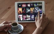 De algoritmes van Netflix werken zo dat de videodienst de gebruiker precies díe films presenteert die aansluiten bij het eerdere kijkgedrag. beeld EPA, Sedat Suna