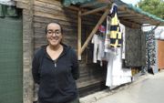 De Spaanse Maria Albero kwam in 2016 als vrijwilliger naar het Pikpakamp op Lesbos en werkt er nu als staflid. „Toen ik hier eenmaal was, werd ik al snel verliefd op deze plek.” beeld RD