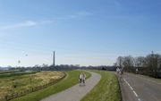 De Grebbedijk tussen Rhenen en Wageningen wordt verhoogd. Opvallend in de plannen is de ‘getrapte kruin’.  beeld Waterschap Vallei en Veluwe