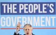 Boris Johnson belooft een ”nieuwe dageraad" na de overwinning van zijn Conservatieve Partij. beeld EPA, Neil Hall