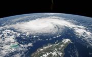 Een orkaan raast langs de kust van de Dominicaanse Republiek in Midden-Amerika. beeld NASA