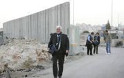 SGP-Europarlementariër Bas Belder hield in 2006 samen met andere EU-waarnemers toezicht op de Palestijnse verkiezingen. beeld Sjaak Verboom