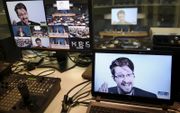 Via videoverbinding geeft Edward Snowden regelmatig vanuit Moskou lezingen elders op de wereld. Foto: bijdrage aan bijeenkomst van de Raad van Europa in Straatsburg.  beeld AFP, Frederick Florin