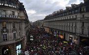 Demonstratie in Parijs tegen voorstellen die ivf-behandeling mogelijk moet maken voor lesbische en alleenstaande vrouwen. beeld AFP, Christophe Archambault