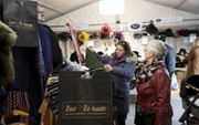 De wintermarkt op De Duikenburg in Echteld ging donderdag van start. Meer dan 80 standhouders nemen deel aan het evenement. Ook vrijdag en zaterdag is de fair nog te bezoeken. beeld RD, Anton Dommerholt
