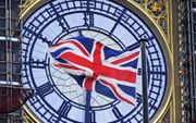 De Britse vlag wappert voor de Big Ben in Londen. Nog twee dagen en dan verlaat het land de Europese Unie. beeld EPA, Andy Rain